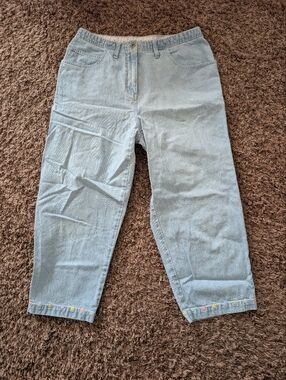 Light Blue Capri Jeans Size 10 - Classic Denim Style